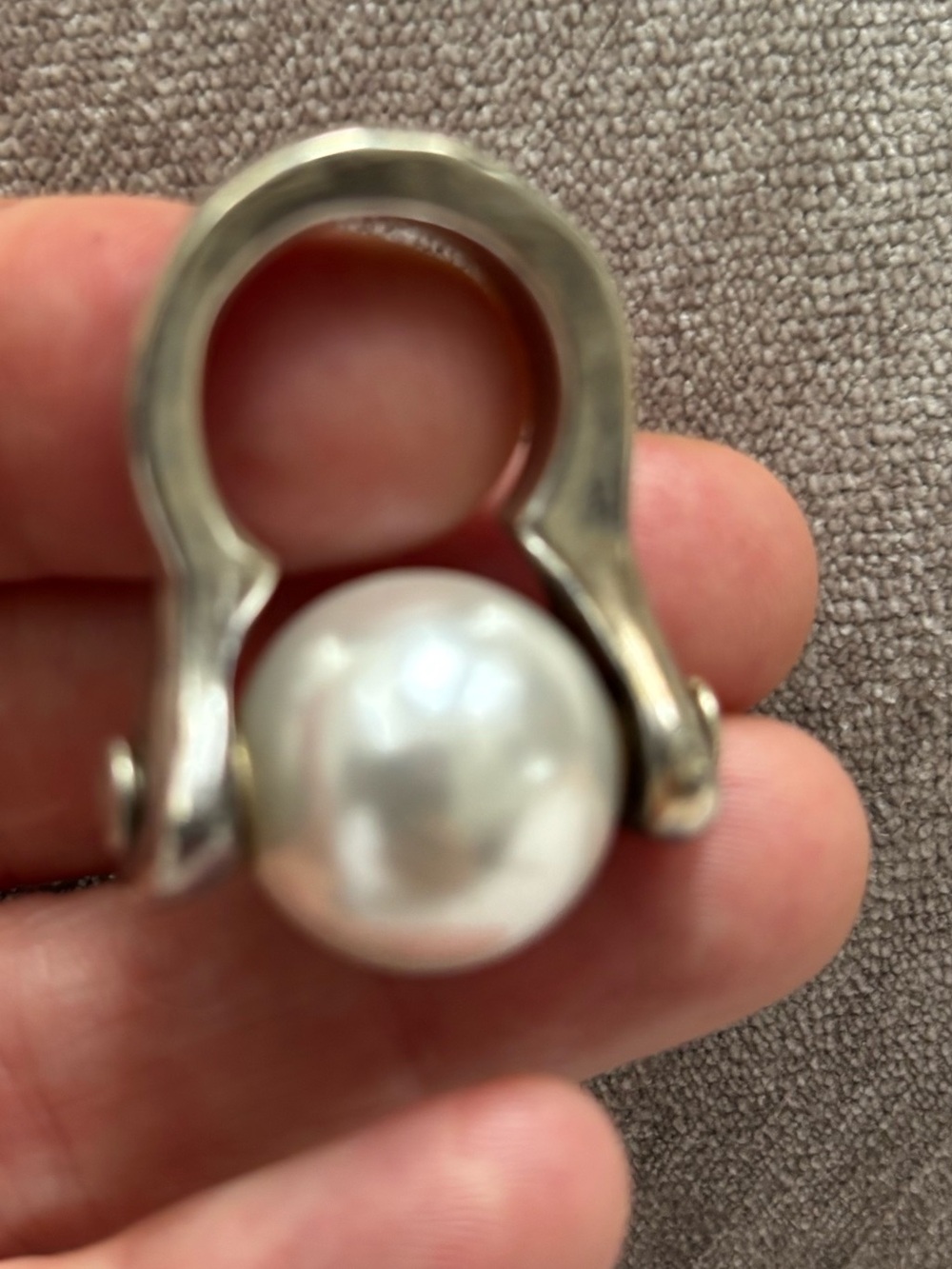 Silver ring - White rotating Pearl